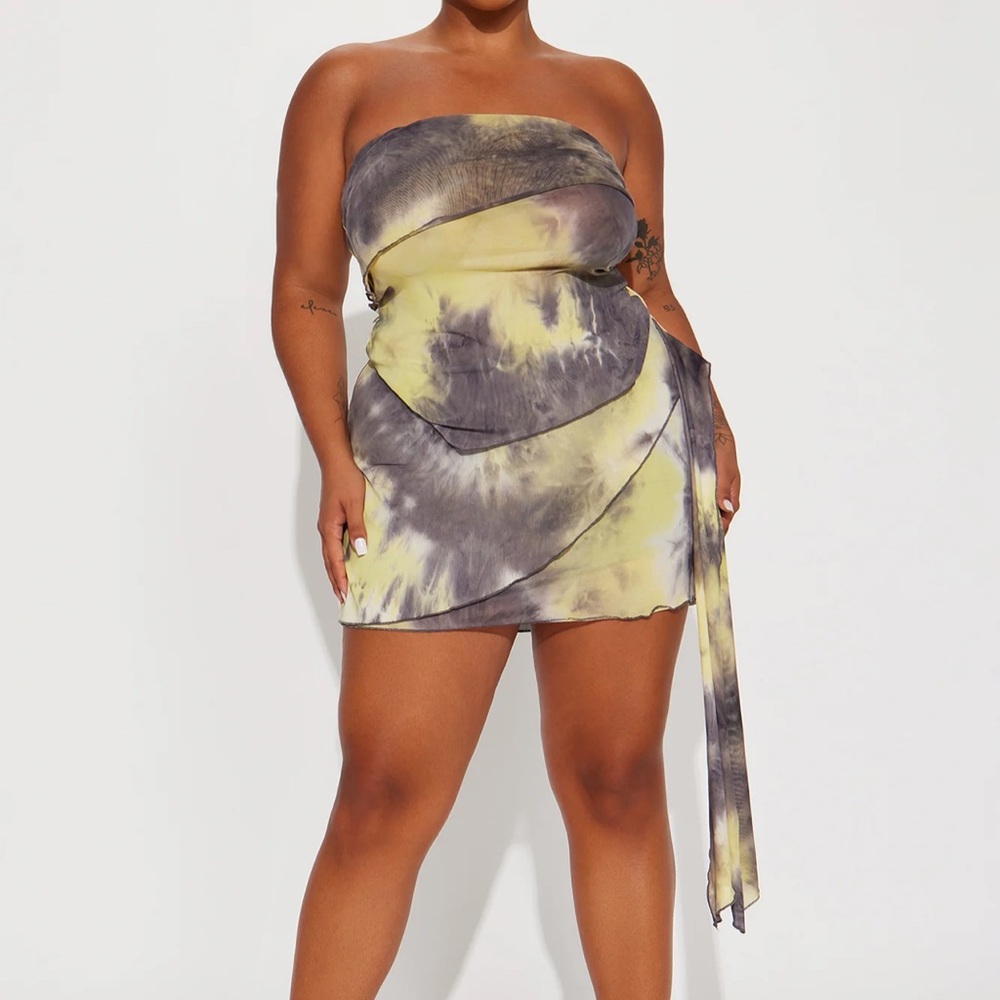 Fashion Nova Strapless Tie-Dye Mini Skirt Set in Yellow and Gray
